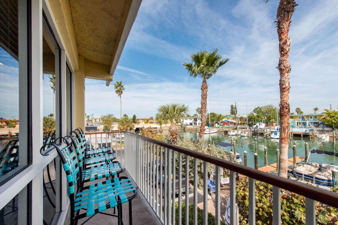 Treasure Island Hotel And Marina St. Pete Beach Buitenkant foto