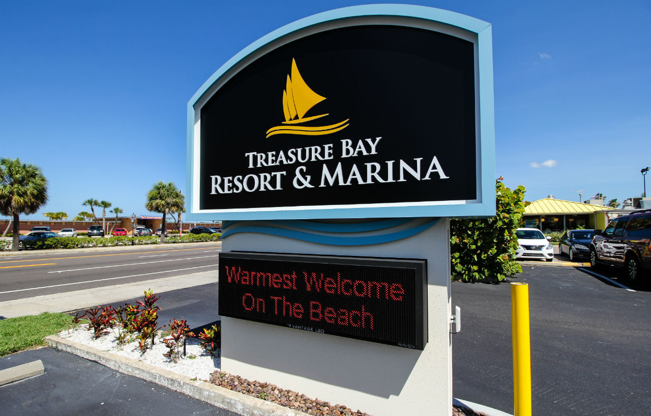 Treasure Island Hotel And Marina St. Pete Beach Buitenkant foto